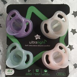 Tommee Tippee Ultralight Soft Silicone Pacifiers - Pastel 4-Pack